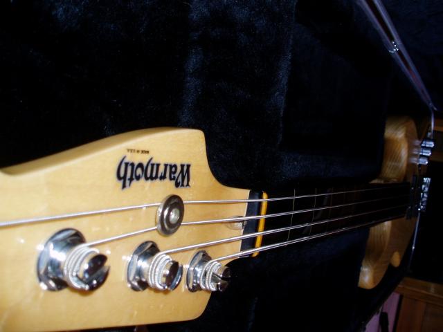 Bass_2_%28headstock%29.JPG